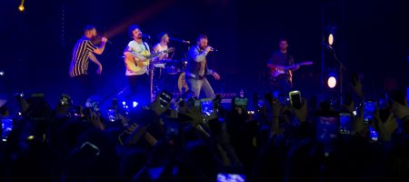 BARCELONA, ESPAÑA – FEBRERO 15: Arnau Griso y el Niño de la Hipoteca en concierto fin de gira de su disco debut Revolución Bananera en Sant Jordi Club el 15 de febrero de 2020 en Barcelona, España. (Foto por Fernando Pérez)