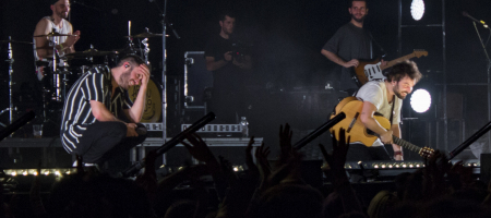 BARCELONA, ESPAÑA – FEBRERO 15: Arnau Blanch voz y Eric Griso guitarra y voz de Arnau Griso en concierto fin de gira de su disco debut Revolución Bananera en Sant Jordi Club el 15 de febrero de 2020 en Barcelona, España. (Foto por Fernando Pérez)