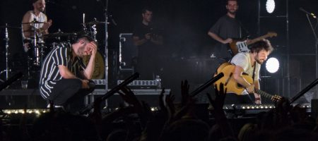 BARCELONA, ESPAÑA – FEBRERO 15: Arnau Blanch voz y Eric Griso guitarra y voz de Arnau Griso en concierto fin de gira de su disco debut Revolución Bananera en Sant Jordi Club el 15 de febrero de 2020 en Barcelona, España. (Foto por Fernando Pérez)