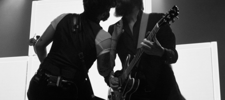 BARCELONA, ESPAÑA – FEBRERO 7: Jess Fabric junto a Alberto Cantúa de Viva Suecia durante su concierto en la Sala Razzmatazz el 7 de febrero de 2020 en Barcelona, España. (Foto por Fernando Pérez)