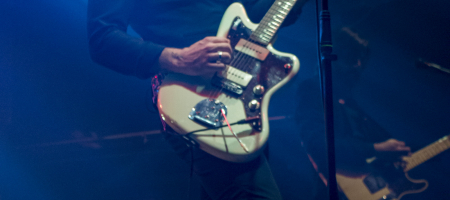 BARCELONA, ESPAÑA – FEBRERO 7: Rafa Val voz y guitarra de Viva Suecia durante su concierto en la Sala Razzmatazz el 7 de febrero de 2020 en Barcelona, España. (Foto por Fernando Pérez)