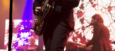 BARCELONA, ESPAÑA – FEBRERO 7: Alberto Cantúa guitarra de Viva Suecia durante su concierto en la Sala Razzmatazz el 7 de febrero de 2020 en Barcelona, España. (Foto por Fernando Pérez)