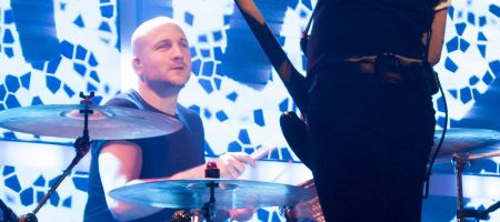 BARCELONA, ESPAÑA – FEBRERO 7: Jess Fabric y Fernando Campillo de Viva Suecia durante su concierto en la Sala Razzmatazz el 7 de febrero de 2020 en Barcelona, España. (Foto por Fernando Pérez)