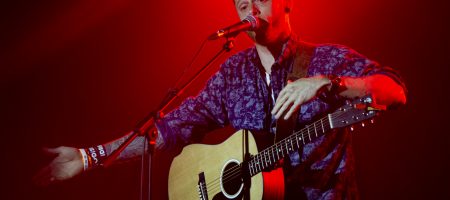 BARCELONA, ESPAÑA – MARZO 7: Curricé abriendo el concierto de Despistaos en la La Nau el 7 de marzo de 2020 en Barcelona, España (Foto por Fernando Pérez)