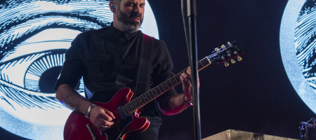 BARCELONA, ESPAÑA – FEBRERO 29: Alberto Pérez (Guitarra) durante el concierto de IZAL en El final del viaje. Autoterapia Vol. 2 en el Palau Sant Jordi el 29 de febrero de 2020 en Barcelona, España. (Foto por Fernando Pérez)