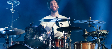 BARCELONA, ESPAÑA – FEBRERO 29: Alejandro Jordá (Batería) durante el concierto de IZAL en El final del viaje. Autoterapia Vol. 2 en el Palau Sant Jordi el 29 de febrero de 2020 en Barcelona, España. (Foto por Fernando Pérez)