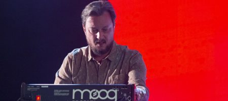 BARCELONA, ESPAÑA – FEBRERO 29: Iván Mella (Teclados) durante el concierto de IZAL en El final del viaje. Autoterapia Vol. 2 en el Palau Sant Jordi el 29 de febrero de 2020 en Barcelona, España. (Foto por Fernando Pérez)