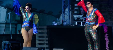 BARCELONA, ESPAÑA – JULIO 5: Ladilla Rusa (Tania Lozano y Víctor F. Clares) durante su concierto en el escenario Vallformosa del Cruïlla XXS en el Poble Espanyol el 5 de julio de 2020 en Barcelona, España. (Foto por Fernando Pérez) Ladilla Rusa