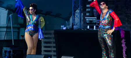 BARCELONA, ESPAÑA – JULIO 5: Ladilla Rusa (Tania Lozano y Víctor F. Clares) durante su concierto en el escenario Vallformosa del Cruïlla XXS en el Poble Espanyol el 5 de julio de 2020 en Barcelona, España. (Foto por Fernando Pérez) Ladilla Rusa