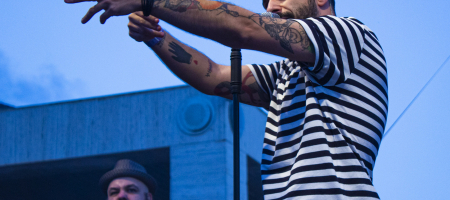 BARCELONA, ESPAÑA – JULIO 24. Rayden en concierto desde el escenario Estrella Damm del Cruïlla XXS en la Anella Olímpica el 24 de julio de 2020 en Barcelona, España. (Foto por Fernando Pérez)