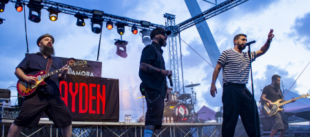 BARCELONA, ESPAÑA – JULIO 24. Rayden en concierto desde el escenario Estrella Damm del Cruïlla XXS en la Anella Olímpica el 24 de julio de 2020 en Barcelona, España. (Foto por Fernando Pérez)