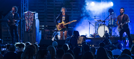 BARCELONA, ESPAÑA – JULIO 31. Sidonie en concierto desde el escenario Vallformosa del Cruïlla XXS el 31 de julio de 2020 en Barcelona, España. (Foto por Fernando Pérez) Sidonie Cruïlla XXS