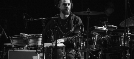 BARCELONA, ESPAÑA – DICIEMBRE 13. La Sra. Tomasa como parte del Guitar BCN 2020 en la Sala Barts en Barcelona, España el 13/12/2020. Fotografía por Fernando Pérez, ferperez.foto3@gmail.com