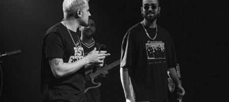 BARCELONA, ESPAÑA – DICIEMBRE 13. La Sra. Tomasa como parte del Guitar BCN 2020 en la Sala Barts en Barcelona, España el 13/12/2020. Fotografía por Fernando Pérez, ferperez.foto3@gmail.com La Sra. Tomasa en Barcelona