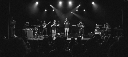 BARCELONA, ESPAÑA – DICIEMBRE 13. La Sra. Tomasa como parte del Guitar BCN 2020 en la Sala Barts en Barcelona, España el 13/12/2020. Fotografía por Fernando Pérez, ferperez.foto3@gmail.com