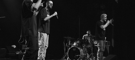 BARCELONA, ESPAÑA – DICIEMBRE 13. La Sra. Tomasa como parte del Guitar BCN 2020 en la Sala Barts en Barcelona, España el 13/12/2020. Fotografía por Fernando Pérez, ferperez.foto3@gmail.com La Sra. Tomasa en Barcelona