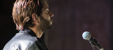 BARCELONA, ESPAÑA – DICIEMBRE 19. Muerdo en concierto como parte del Festival Millenni en la Basílica de Santa María del Mar en Barcelona, España el 19/12/2020. Fotografía por Fernando Pérez, ferperez.foto3@gmail.com