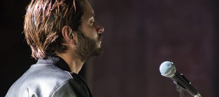 BARCELONA, ESPAÑA – DICIEMBRE 19. Muerdo en concierto como parte del Festival Millenni en la Basílica de Santa María del Mar en Barcelona, España el 19/12/2020. Fotografía por Fernando Pérez, ferperez.foto3@gmail.com