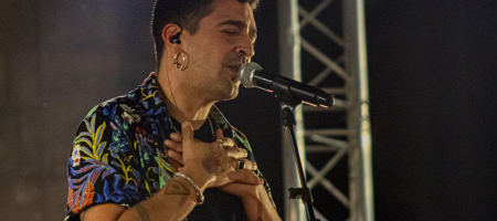 BARCELONA, ESPAÑA – DICIEMBRE 19. Muerdo en concierto como parte del Festival Millenni en la Basílica de Santa María del Mar en Barcelona, España el 19/12/2020. Fotografía por Fernando Pérez, ferperez.foto3@gmail.com Muerdo Barcelona