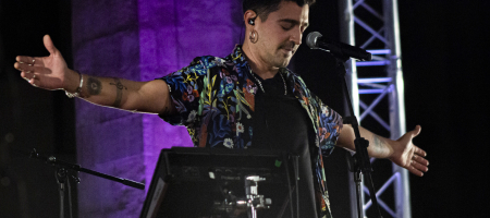 BARCELONA, ESPAÑA – DICIEMBRE 19. Muerdo en concierto como parte del Festival Millenni en la Basílica de Santa María del Mar en Barcelona, España el 19/12/2020. Fotografía por Fernando Pérez, ferperez.foto3@gmail.com