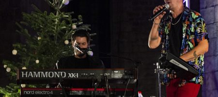 BARCELONA, ESPAÑA – DICIEMBRE 19. Muerdo en concierto como parte del Festival Millenni en la Basílica de Santa María del Mar en Barcelona, España el 19/12/2020. Fotografía por Fernando Pérez, ferperez.foto3@gmail.com Muerdo Barcelona