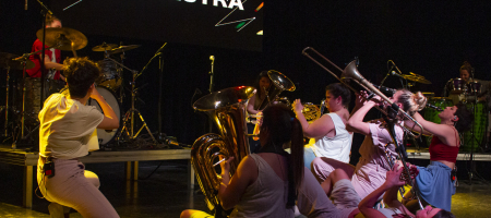 BARCELONA, ESPAÑA – MARZO 18. Balkan Paradise Orchestra en concierto como parte del Som Aquí en la Sala Luz de Gas en Barcelona, España el 18/03/2021. Fotografía por Fernando Pérez, ferperez.foto3@gmail.com Balkan Paradise Orchestra