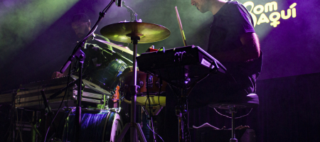 BARCELONA, ESPAÑA – MARZO 25. Gemma Humet en concierto como parte del ciclo de conciertos Som Aquí en la Sala Luz de Gas en Barcelona, España el 25/03/2021. Fotografía por Fernando Pérez, ferperez.foto3@gmail.com