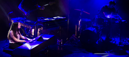 BARCELONA, ESPAÑA – MARZO 25. Gemma Humet en concierto como parte del ciclo de conciertos Som Aquí en la Sala Luz de Gas en Barcelona, España el 25/03/2021. Fotografía por Fernando Pérez, ferperez.foto3@gmail.com