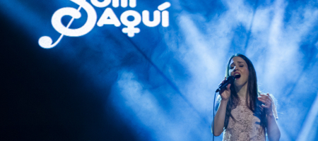 BARCELONA, ESPAÑA – MARZO 25. Gemma Humet en concierto como parte del ciclo de conciertos Som Aquí en la Sala Luz de Gas en Barcelona, España el 25/03/2021. Fotografía por Fernando Pérez, ferperez.foto3@gmail.com Gemma Humet Som Aquí