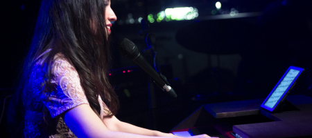 BARCELONA, ESPAÑA – MARZO 25. Gemma Humet en concierto como parte del ciclo de conciertos Som Aquí en la Sala Luz de Gas en Barcelona, España el 25/03/2021. Fotografía por Fernando Pérez, ferperez.foto3@gmail.com