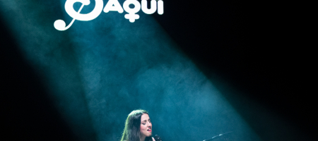 BARCELONA, ESPAÑA – MARZO 25. Gemma Humet en concierto como parte del ciclo de conciertos Som Aquí en la Sala Luz de Gas en Barcelona, España el 25/03/2021. Fotografía por Fernando Pérez, ferperez.foto3@gmail.com Gemma Humet Som Aquí