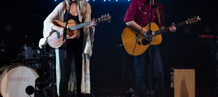 BARCELONA, ESPAÑA – MARZO 21. Hotel Flamingo abriendo el concierto de Merino en el Teatre Apolo en Barcelona, España el 21/03/2021. Fotografía por Fernando Pérez, ferperez.foto3@gmail.com