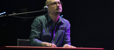 BARCELONA, ESPAÑA – MARZO 06. Alejandro Martínez piano de Marwan durante concierto del Guitar BCN 2021 en la Sala Barts, de Barcelona el 06/03/2021. Fotografía por Fernando Pérez, ferperez.foto3@gmail.com