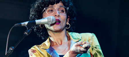 BARCELONA, ESPAÑA – MARZO 07. Paula Grande durante su concierto junto a Anna Ferrer como parte del Barnasants en el Centre Artesà Tradicionarius de Barcelona el 07/03/2021. Fotografía por Fernando Pérez, ferperez.foto3@gmail.com
