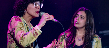 BARCELONA, ESPAÑA – MARZO 07. Paula Grande y Anna Ferrer en concierto como parte del Barnasants en el Centre Artesà Tradicionarius de Barcelona el 07/03/2021. Fotografía por Fernando Pérez, ferperez.foto3@gmail.com Anna Ferrer Paula Grande