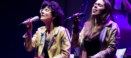 BARCELONA, ESPAÑA – MARZO 07. Paula Grande y Anna Ferrer en concierto como parte del Barnasants en el Centre Artesà Tradicionarius de Barcelona el 07/03/2021. Fotografía por Fernando Pérez, ferperez.foto3@gmail.com Anna Ferrer Paula Grande
