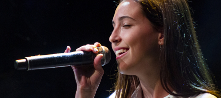 BARCELONA, ESPAÑA – MARZO 11. Sara Roy en concierto como parte de Som Aquí 2021 en la Sala Luz de Gas en Barcelona, España el 11/03/2021. Fotografía por Fernando Pérez, ferperez.foto3@gmail.com sara roy barcelona