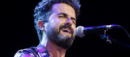 BARCELONA, ESPAÑA – ABRIL 24. Arco en concierto en el Centre Artesà Tradicionarius el 24 de abril de 2021 en Barcelona, España. (Foto por Fernando Pérez)