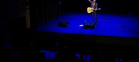 BARCELONA, ESPAÑA – ABRIL 24. Arco en concierto en el Centre Artesà Tradicionarius el 24 de abril de 2021 en Barcelona, España. (Foto por Fernando Pérez)