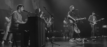 BARCELONA, ESPAÑA – ABRIL 23. Els amics de les arts, junto a Gemma Humet y Balkan Paradise Orchestra en concierto (primer pase 18 hrs) como parte de Guitar BCN en la Barts el 23 de abril de 2021 en Barcelona, España. (Foto por Fernando Pérez)