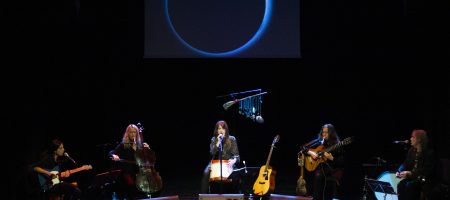 BARCELONA, ESPAÑA – ABRIL 16. Maria Rodés en concierto presentando Lilith en le Centre Aresà Tradicionàrius el 16 de abril de 2021 en Barcelona, España. (Foto por Fernando Pérez) Maria Rodés Barcelona
