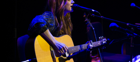 BARCELONA, ESPAÑA – ABRIL 16. Maria Rodés en concierto presentando Lilith en le Centre Aresà Tradicionàrius el 16 de abril de 2021 en Barcelona, España. (Foto por Fernando Pérez) Maria Rodés Barcelona