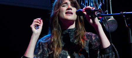 BARCELONA, ESPAÑA – ABRIL 16. Maria Rodés en concierto presentando Lilith en le Centre Aresà Tradicionàrius el 16 de abril de 2021 en Barcelona, España. (Foto por Fernando Pérez)