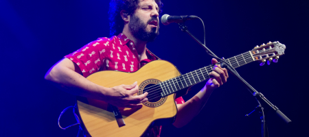 BARCELONA, ESPAÑA – MAYO 29. El Kanka en concierto (1er pase) como parte del Guitar BCN en la Barts el 29 de mayo de 2021 en Barcelona, España. (Foto por Fernando Pérez)