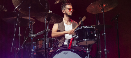 BARCELONA, ESPAÑA – MAYO 29. José Benítez (Batería) de El Kanka en concierto (1er pase) como parte del Guitar BCN en la Barts el 29 de mayo de 2021 en Barcelona, España. (Foto por Fernando Pérez)