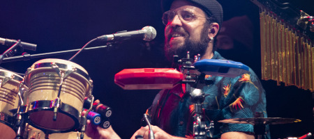 BARCELONA, ESPAÑA – MAYO 29. El Manin (Percusiones) de El Kanka en concierto (1er pase) como parte del Guitar BCN en la Barts el 29 de mayo de 2021 en Barcelona, España. (Foto por Fernando Pérez)