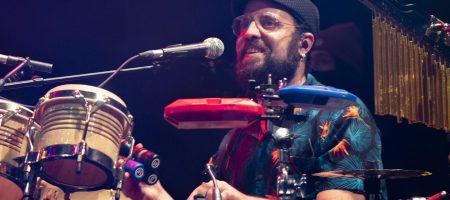 BARCELONA, ESPAÑA – MAYO 29. El Manin (Percusiones) de El Kanka en concierto (1er pase) como parte del Guitar BCN en la Barts el 29 de mayo de 2021 en Barcelona, España. (Foto por Fernando Pérez)