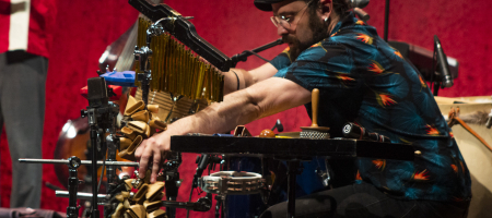 BARCELONA, ESPAÑA – MAYO 29. El Manin (Percusiones) de El Kanka en concierto (1er pase) como parte del Guitar BCN en la Barts el 29 de mayo de 2021 en Barcelona, España. (Foto por Fernando Pérez)