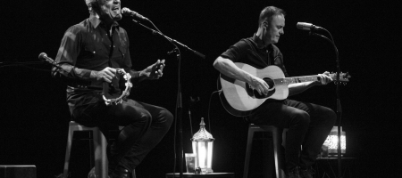 BARCELONA, ESPAÑA – MAYO 20. M-Clan (Carlos Tarque y Ricardo Ruipérez) en el primer pase de la banda como parte del Guitar BCN en la Barts el 20 mayo de 2021 en Barcelona, España. (Foto por Fernando Pérez) M-Clan Barcelona