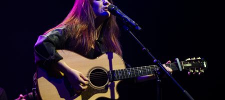 BARCELONA, ESPAÑA – MAYO 14. Marta Soto en concierto como parte del Guitar BCN en la Barts el 14 mayo de 2021 en Barcelona, España. (Foto por Fernando Pérez)